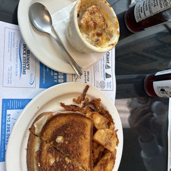 Lake Wally Cafe - French Onion Grilled Cheese & French Onion Soup with house fried potato chips - Burgers Near Me - Hawley, Pennsylvania