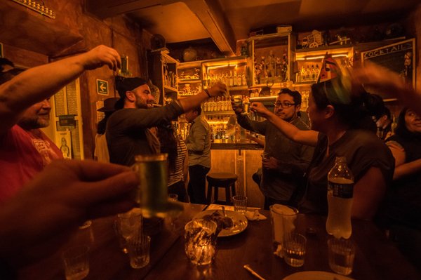 MEZCALOGIA by null