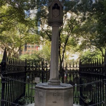 Trinity Church - Swords Memorial Fountain - Churches Near Me - New York, New York Trinity Church - Swords Memorial Fountain - Churches Near Me - New York, New York