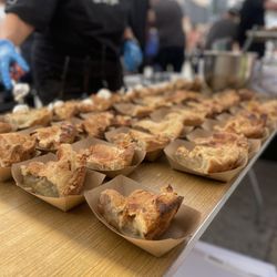 Lincoln Square Ravenswood Apple Fest