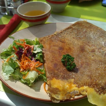 Crêperie Bretonne - La galette au Maroilles local accompagnée d'une petite salade et bolée de cidre - Creperies Near Me - Maubeuge, 59 Crêperie Bretonne - La galette au Maroilles local accompagnée d'une petite salade et bolée de cidre - Creperies Near Me - Maubeuge, 59