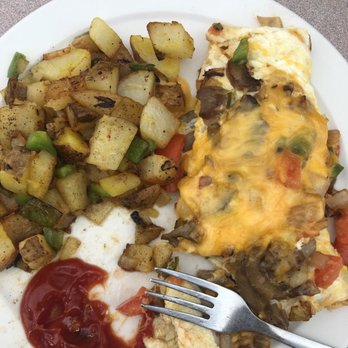 Benbrook Cafe - Veggie omelet with their house potatoes - Cafes Near Me - Fort Worth, Texas