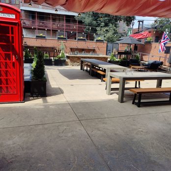 Bear & Crown - Outdoor seating - Pubs Near Me - Sacramento, California