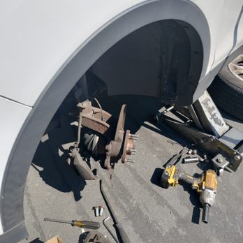 TM Mobile Mechanic - Changing breaks and rotors for Ford escape - Auto Repair Near Me - Upper Darby, Pennsylvania