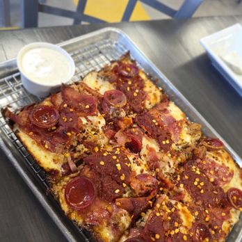 R Town Pizza - Pizza Near Me - Reno, Nevada