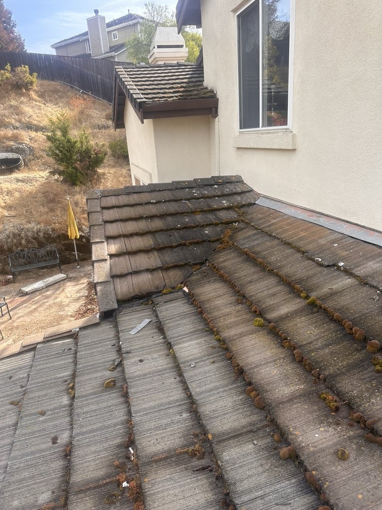 Slide of Diamond Ridge Roofing