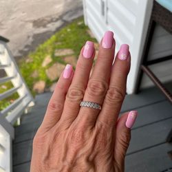 1st Bella Nails and Spa - Daisy nails!