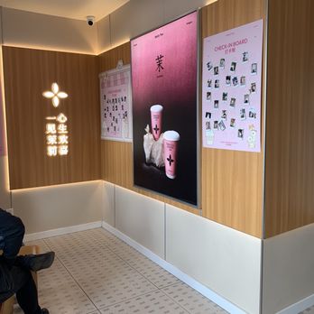 Molly Tea - Polaroid wall - Bubble Tea Near Me - Cupertino, California