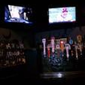 Crescent Moon Cafe - Bar area, there are many more taps than shown in this photo - American Near Me - Hickory, North Carolina