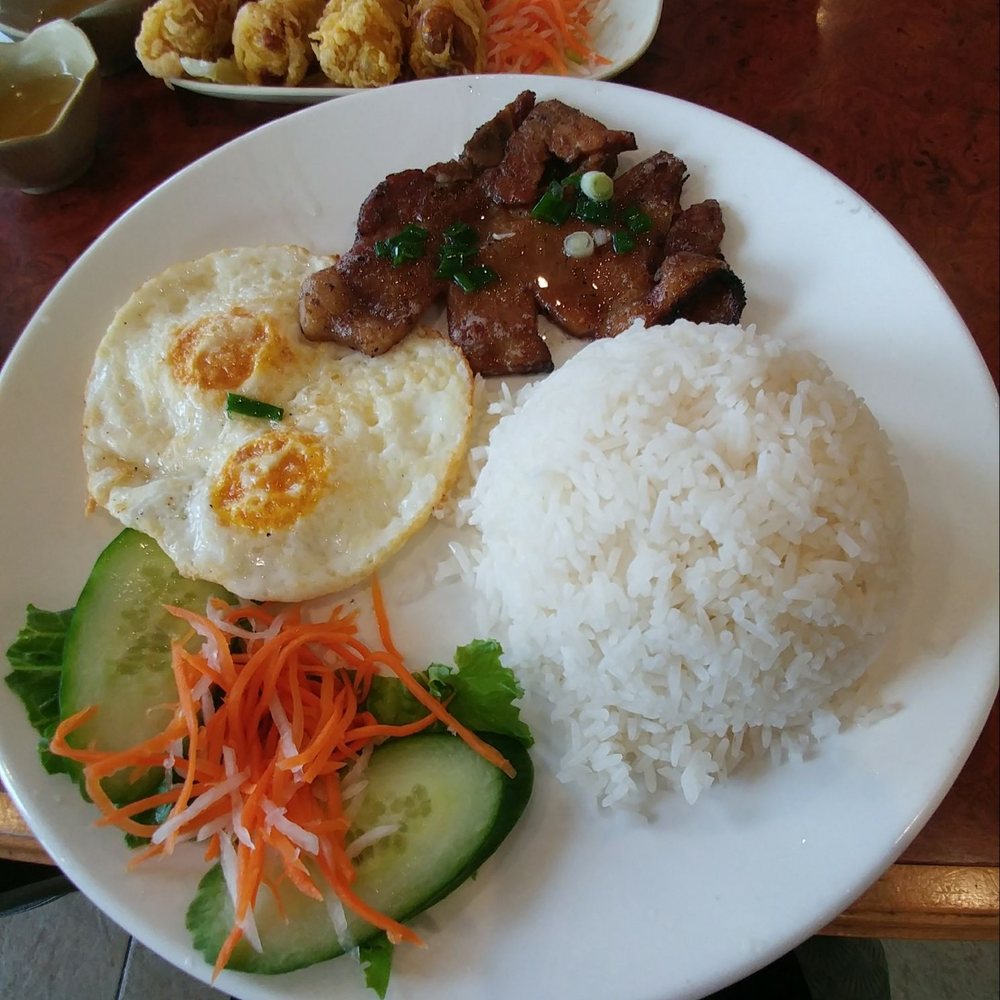 Hung Long Restaurant - Pork Chop with Fried egg and Rice - Vietnamese Near Me - Toronto, Ontario Hung Long Restaurant - Pork Chop with Fried egg and Rice - Vietnamese Near Me - Toronto, Ontario