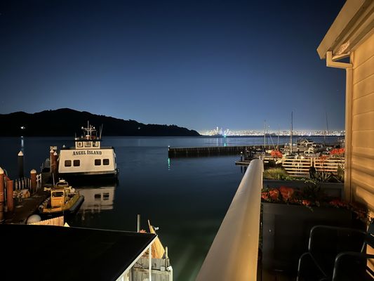 Waters Edge Hotel by null