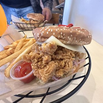 Chicken G's - Fried chicken sandwich - Halal Near Me - San Francisco, California