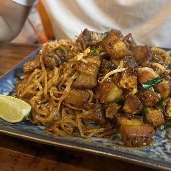 Maya Bay Thai - pad thai with pork belly - Thai Near Me - Toronto, Ontario