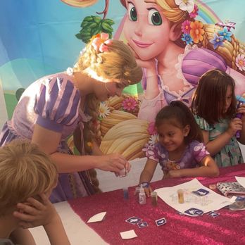 Princess Party People - Glitter tattoo - Party Characters Near Me Princess Party People - Glitter tattoo - Party Characters Near Me