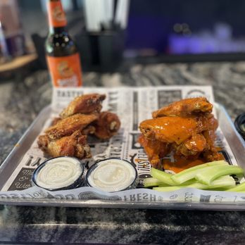 Alpha Pitt Smokers - Dry Rub and Buffalo wings... delicious. - Barbeque Near Me - Yorktown, Virginia