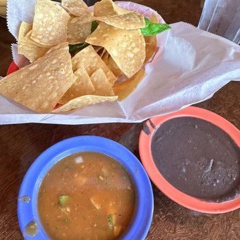 Reyes Mexican Grill - Chips and salsa - Mexican Near Me - Cleveland, Texas