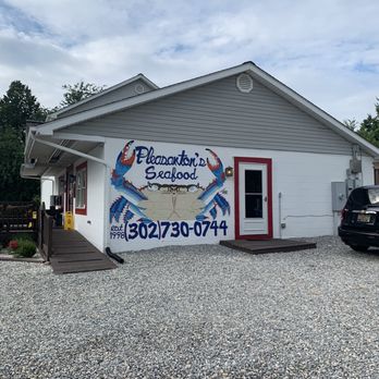 Pleasanton's Seafood - the front of the restaurant - Seafood Markets Near Me - Dover, Delaware
