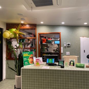 Plantees - Counter and the kitchen - Burgers Near Me - Orlando, Florida Plantees - Counter and the kitchen - Burgers Near Me - Orlando, Florida