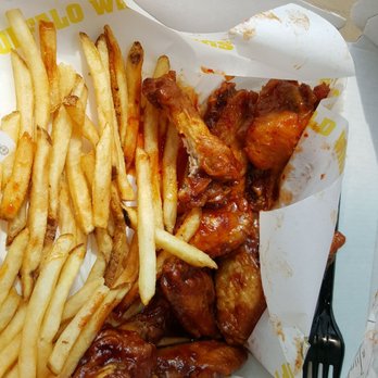 Buffalo Wild Wings - 10 pcs traditional meal - American Near Me - Hoffman Estates, Illinois
