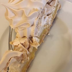 Les Deux Abeilles - La Tarte au Citron avec beaucoup de meringues!