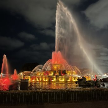 Buckingham Fountain - Landmarks & Historical Buildings Near Me - Chicago, Illinois