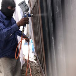Cesar Home repair - Painting a wooden fence