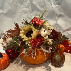 Lulu & J Flowers - PUMPKIN ARRANGEMENTS! PERFECT FOR FALL!

Only at our shop
280 N Tustin St, Orange, CA 92868