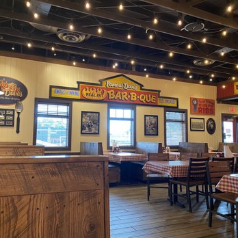 Famous Dave's Bar-B-Que - Inside restaurant - Barbeque Near Me - Alexandria, Virginia