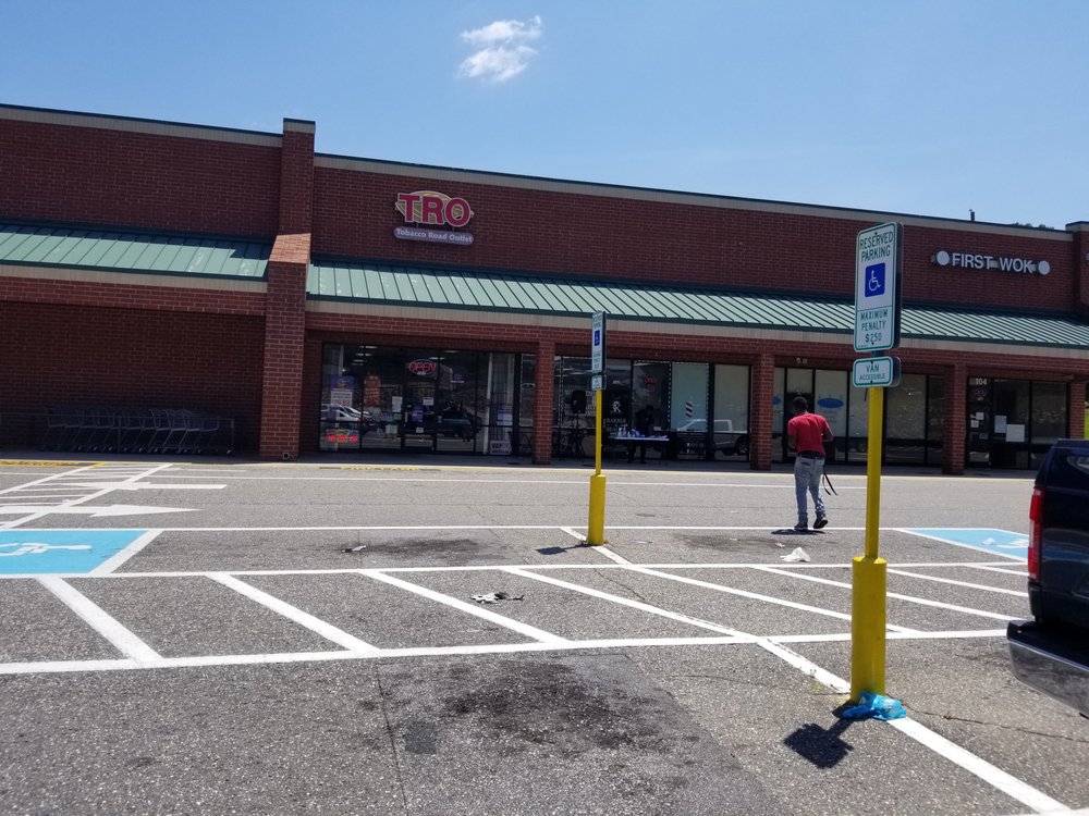 SMOKER FRIENDLY Updated August 2024 11 Photos 3300 Rosehill Rd