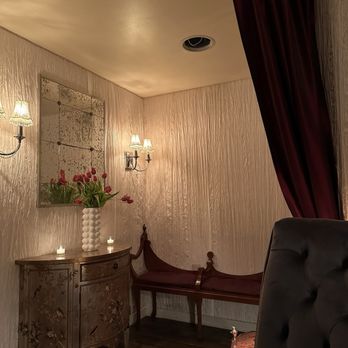 Needle and Thread - Entry area - Lounges Near Me - Seattle, Washington Needle and Thread - Entry area - Lounges Near Me - Seattle, Washington