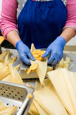 Los Tamales by null