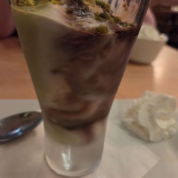 Popei's Clam Bar - Pistachio Gelato - Seafood Near Me - Coram, New York