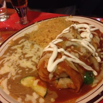 Salsa & Beer - Chicken burrito - Mexican Near Me - Van Nuys, California Salsa & Beer - Chicken burrito - Mexican Near Me - Van Nuys, California