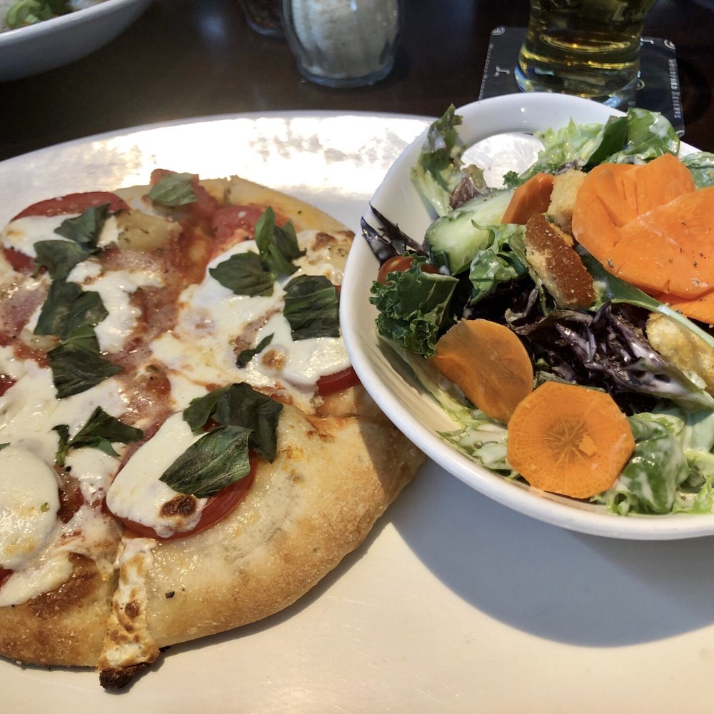 Yard House - Lunch Special - Margherita Pizza & Mixed Field Greens - New American Near Me - Carlsbad, California