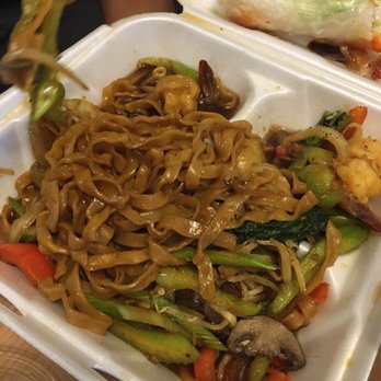 Applewood Vietnamese Restaurant - Shrimp lo mein - Vietnamese Near Me - Golden, Colorado