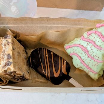Paleo Mama Bakery - Magic bar, cakesicle, peppermint white chocolate tree (all keto) - Desserts Near Me - Madison, Wisconsin Paleo Mama Bakery - Magic bar, cakesicle, peppermint white chocolate tree (all keto) - Desserts Near Me - Madison, Wisconsin