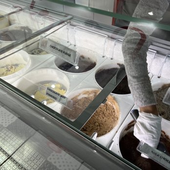 Arnie's Creamery - Ice Cream & Frozen Yogurt Near Me - Guaynabo, Puerto Rico