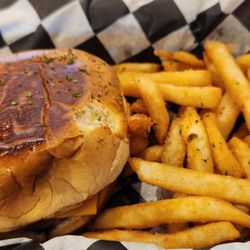 Mak's Pub & Grill - Kids Burger