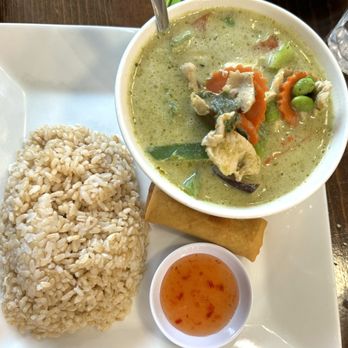 Delish Thai Kitchen - Green Curry - Thai Near Me - North Hollywood, California