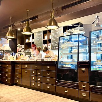 Coffee House - Counter - Cafes Near Me - Salzburg, 5