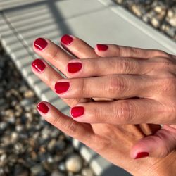 The Polish Suite - A nice and clean gel polish mani :)