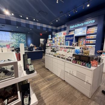 BATH & BODY WORKS - Updated December 2025 - 10 Photos - 3320