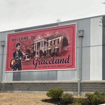 Graceland Mansion - Museums Near Me - Memphis, Tennessee