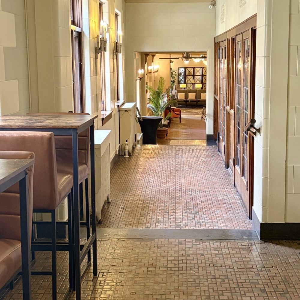 The Plaza Hotel Milwaukee - Hallway from the dining room to the lobby - Hotels Near Me - Milwaukee, Wisconsin The Plaza Hotel Milwaukee - Hallway from the dining room to the lobby - Hotels Near Me - Milwaukee, Wisconsin