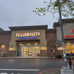 Fashionista - This store hours are wrong on the site. And they close 10 minutes earlier than what the time says.