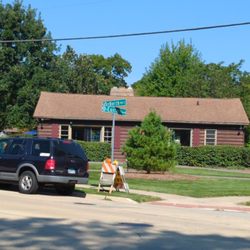 Bartlett Log Cabin - Popular Bartlett meeting place