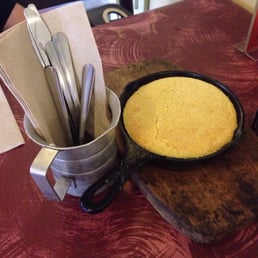 Hot corn cakes! Hot corn cakes!