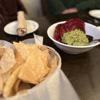Bamboo Restaurant - Guacamole & Chips - Bars Near Me - Los Angeles, California