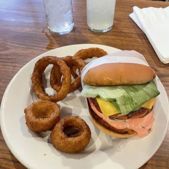Pie 'n Burger - Cheeseburger, Onion Rings - Burgers Near Me - Pasadena, California
