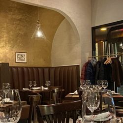 Molto Darien - Inside
